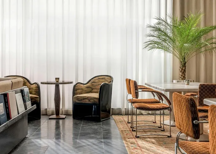 Roomers Munich, Autograph Collection